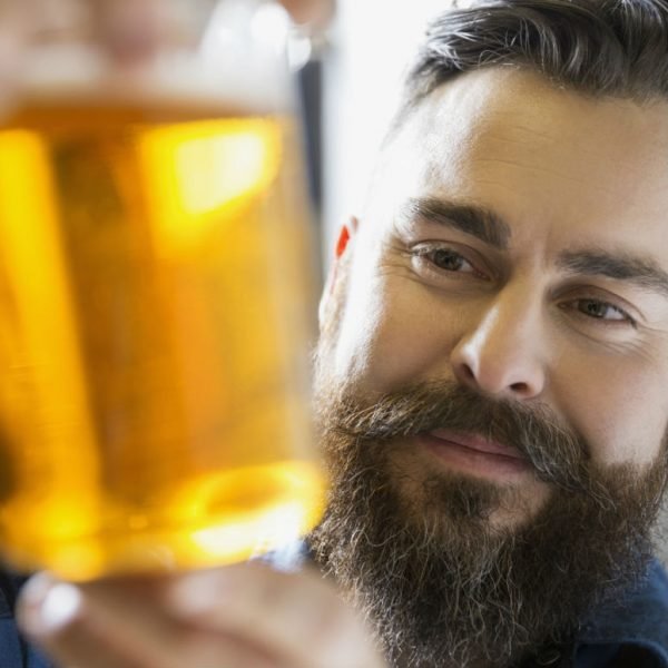 Frente a las ‘cervezas de sesión’ que se beben de a litros, hay estilos extremos y potentes que abren el panorama. Acá te cuento de ellos.