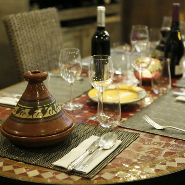 Marruecos es una de las potencias del vino africano. Buen clima, diverso, zonas altas para blancos y una influencia innegablemente francesa.