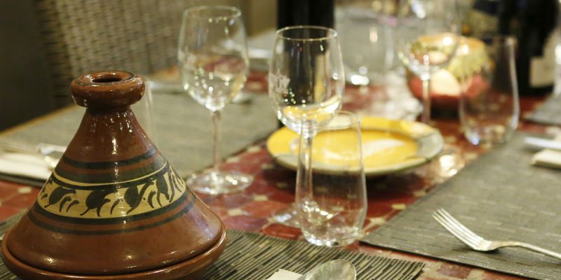 Marruecos es una de las potencias del vino africano. Buen clima, diverso, zonas altas para blancos y una influencia innegablemente francesa.